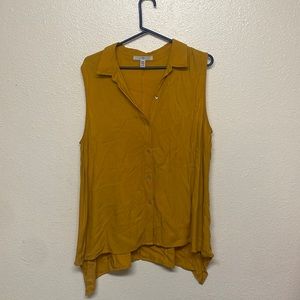 Yellow collared tank